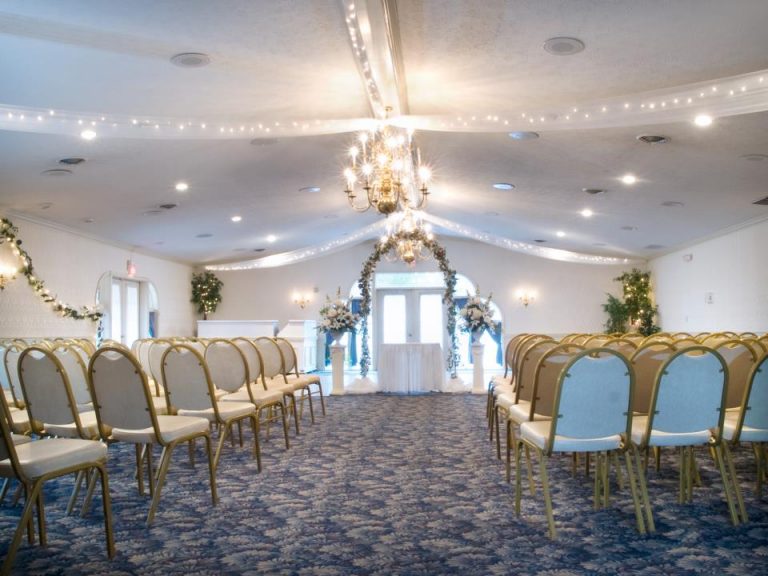 313375_185626571516100_1323627957_n Country Lakes Party Center